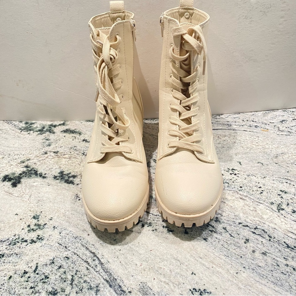 TRUE CRAFT women's size 9 Raylee Hiker boots lace up Ivory smooth round toe - Picture 12 of 12